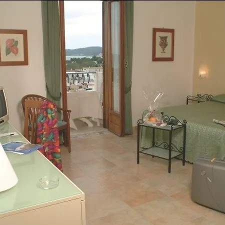 Degli Aranci 4*