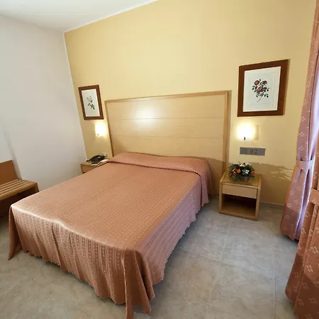 Degli Aranci 4*