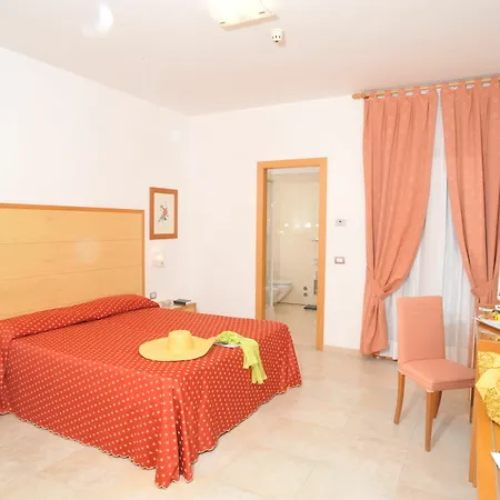 Degli Aranci 4*