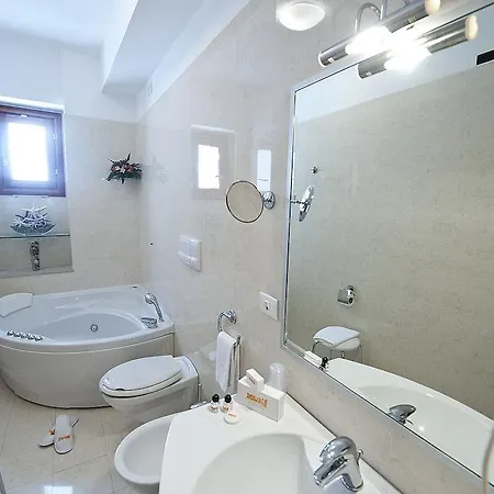Hotel Degli Aranci 4*