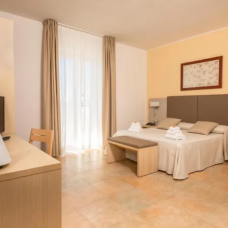 Degli Aranci 4*